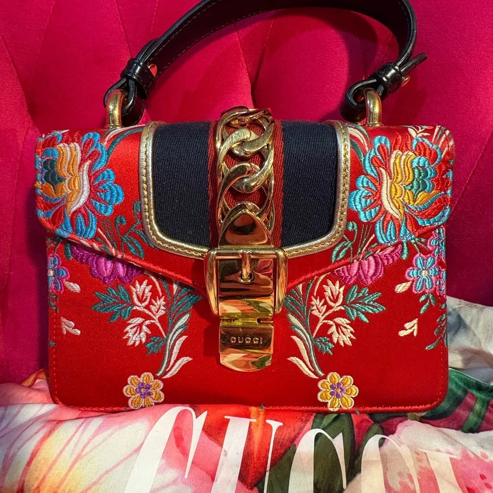 Gucci Mini Sylvie in Red Floral Jacquard - Picture 2 of 10